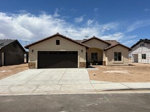 Building Photo - 3 Bedroom Split Floor Plan with 2 bathrooms