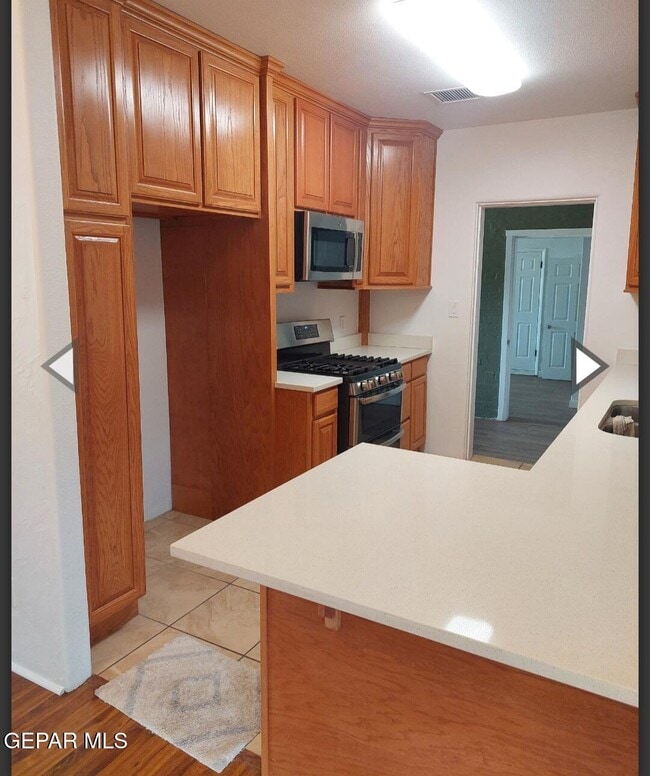 Building Photo - 301 Rose Ln