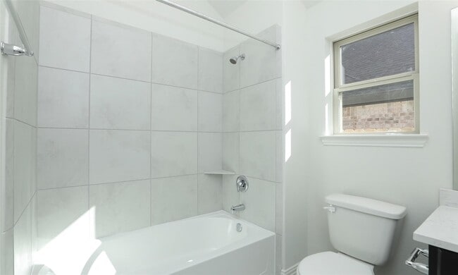 Building Photo - 427 Fields Forest Ln