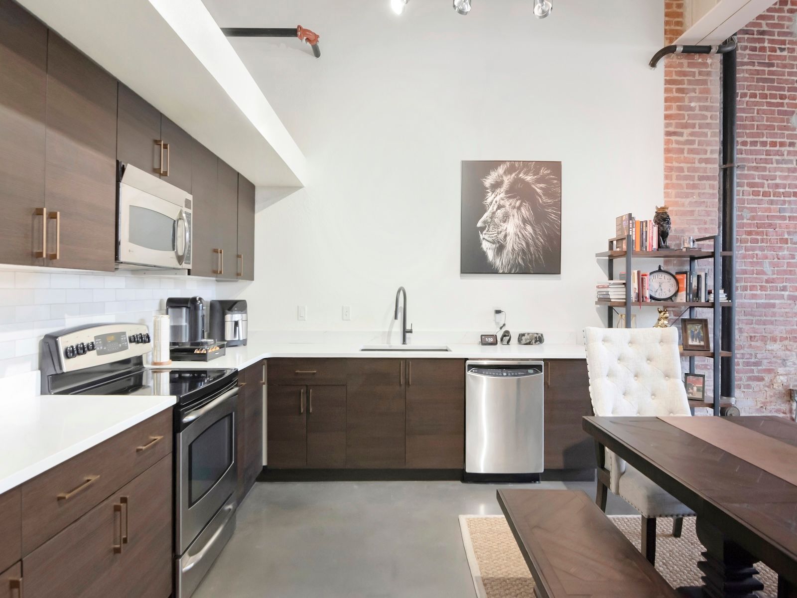 Building Photo - 1501 W Horatio St
