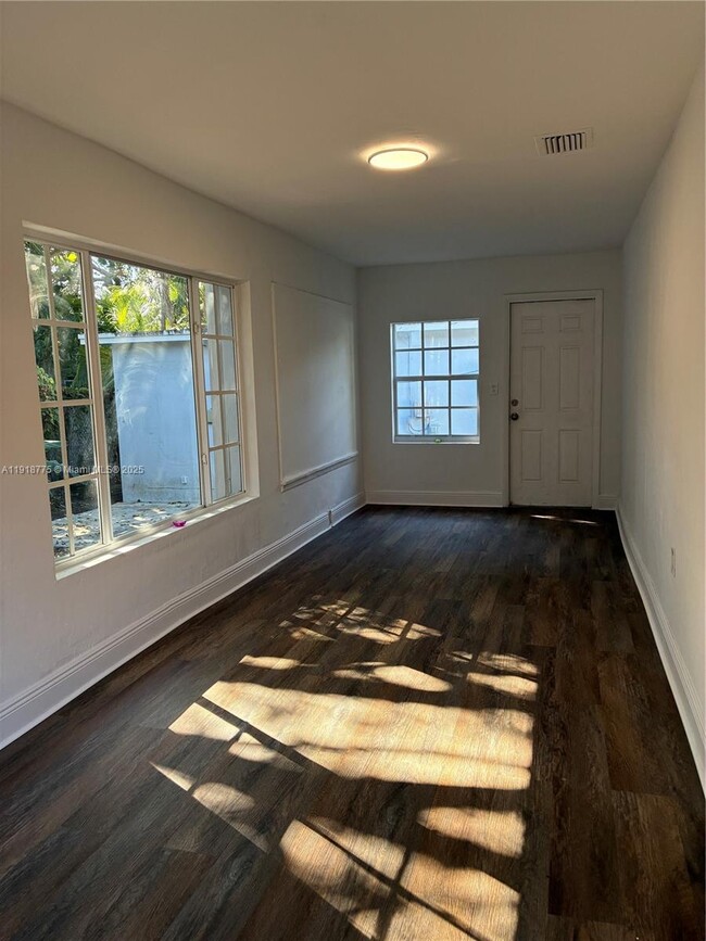 Building Photo - 750 NE 86th St