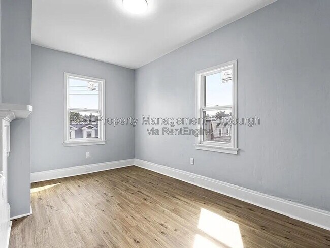 Building Photo - 2721 Cobden St