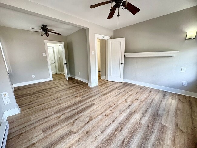 Building Photo - 3 Bedroom 1 Bathroom in York with Sunroom,...