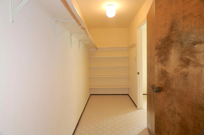 Building Photo - 128 Galewood Cir