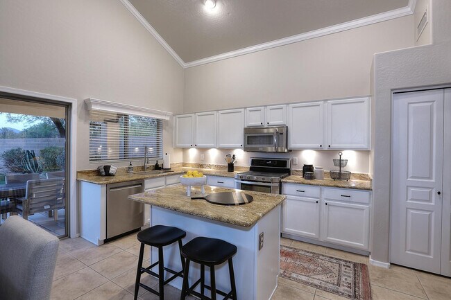 Building Photo - 10354 E Raintree Dr