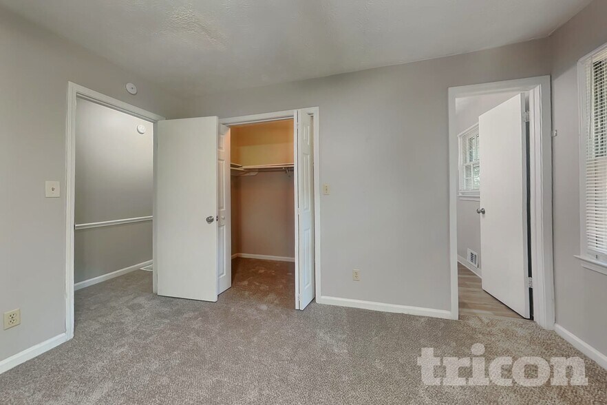 Building Photo - 2120 Lost Forest Ln SW