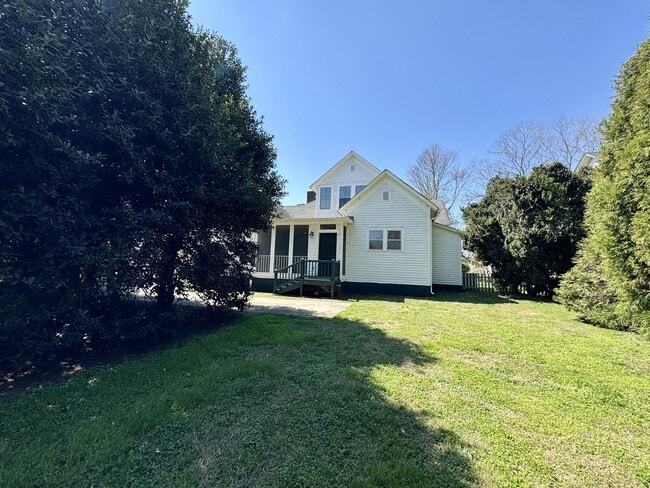 Building Photo - 506 Mayes Ave