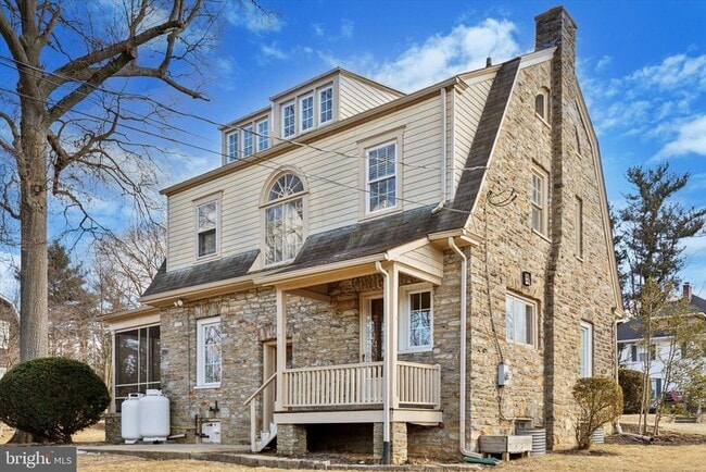 Building Photo - 1329 Olive St