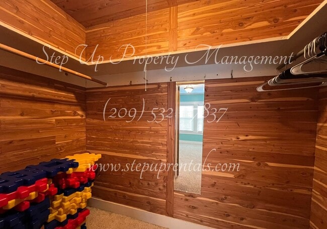 Building Photo - Cozy Downtown 2 Bedroom Bungalow in the Heart of Sonora!