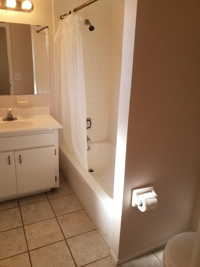 Building Photo - 6045 Cannon Ave