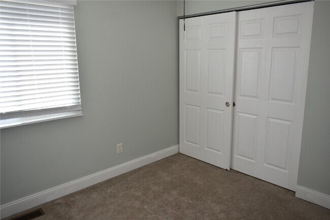 Building Photo - 16407 Westglen Farms Dr