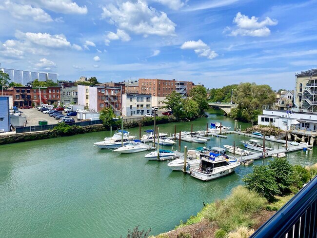 BUILDING A BALCONY - Head of the Harbor South