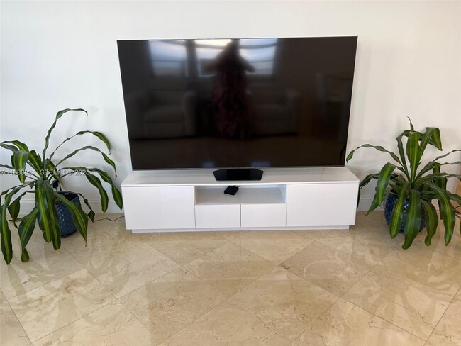 Building Photo - 100 Lincoln Rd