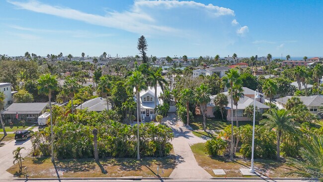 Building Photo - 3310 E Maritana Dr