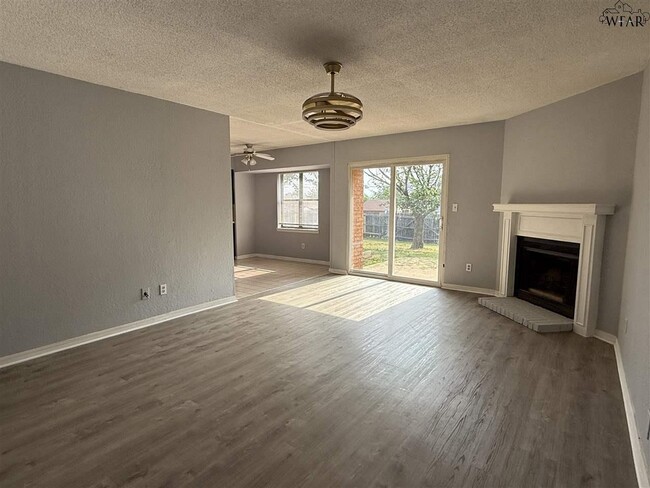 Building Photo - 5307 Hooper Dr