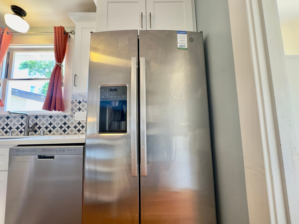 Building Photo - 2309 Derby St