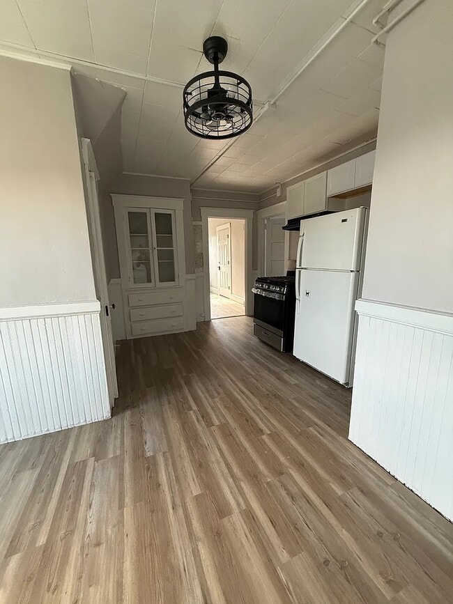 Building Photo - 317 Clinton St