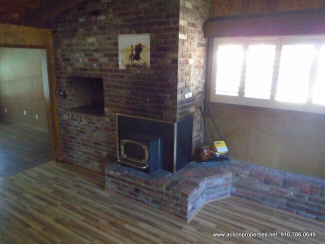 Building Photo - Central Roseville, Single Story Large Yard, Pool w/ Service 3 bedrooms, 2 baths,  1931sqft Gardne...