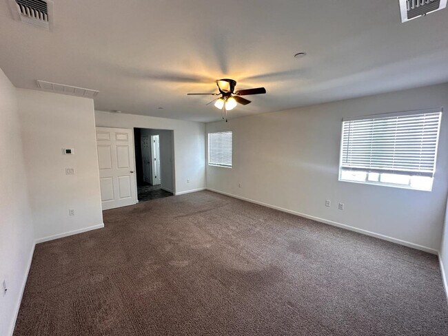 Building Photo - 2893 N Schneider Ave