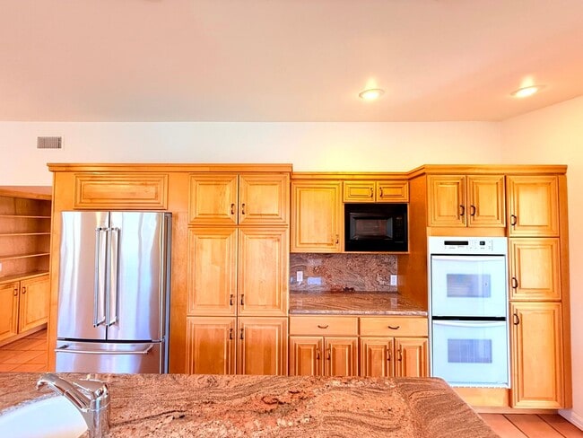 Building Photo - Fantastic Single Story 3 bed - 3 bath with backyard in Malibu - Topanga Beach Area