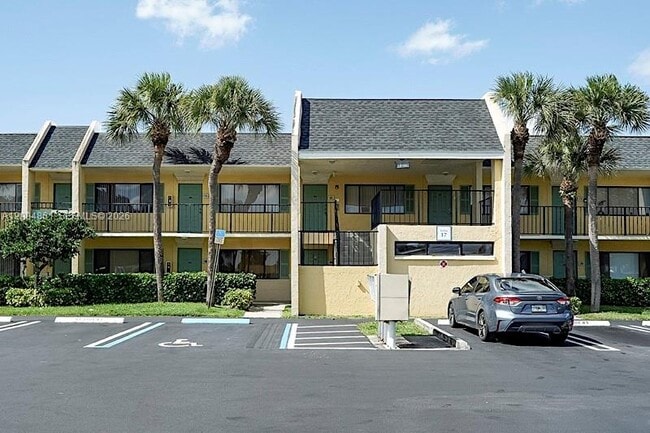 Building Photo - 1727 Meadows Cir W