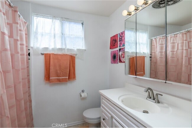 Building Photo - 11543 Swinton Ave