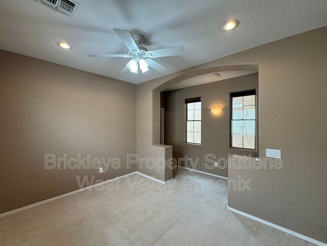 Building Photo - 18151 N Fiesta Dr