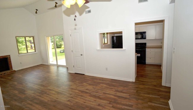 Building Photo - 142 Quarterdeck Townes