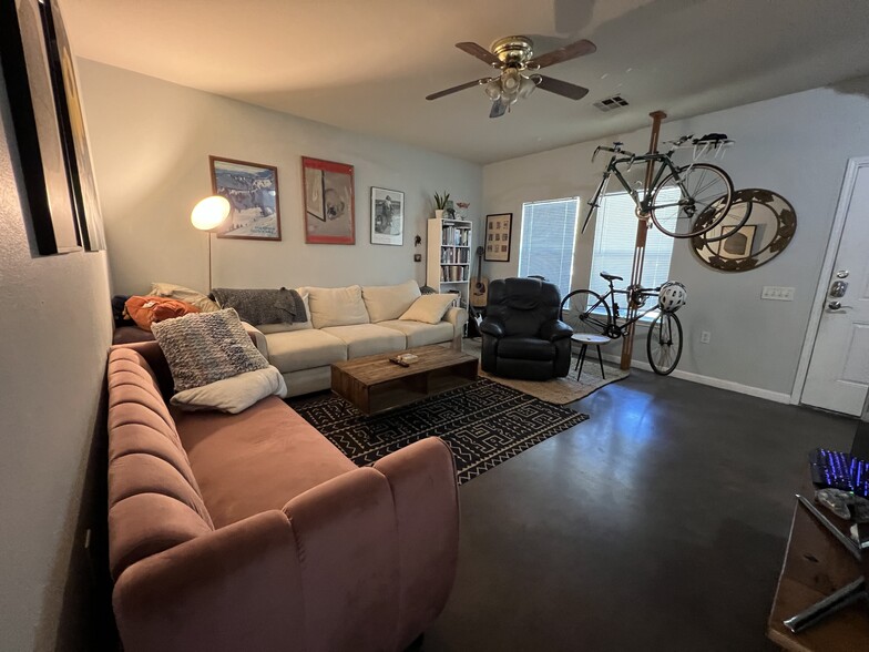 Building Photo - 1701 J J Seabrook Dr