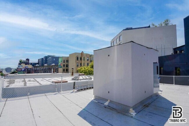 Building Photo - 2 bedroom in Brooklyn NY 11206