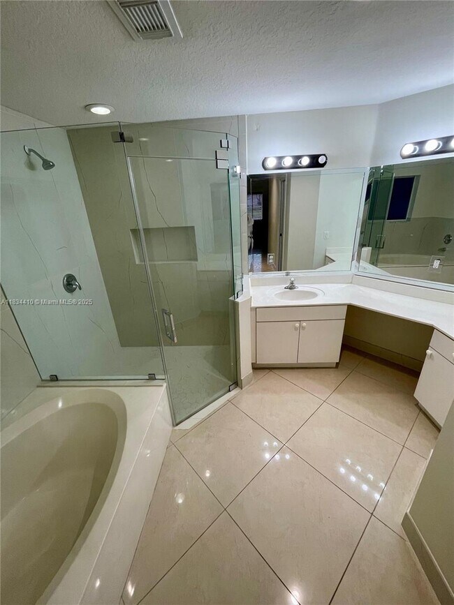 Building Photo - 4101 SW 148th Pl