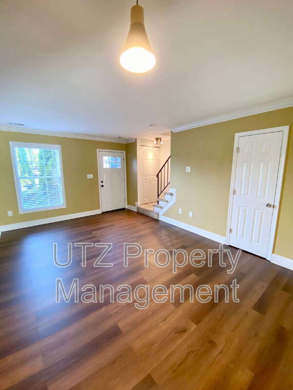 Building Photo - 538 Wellington Ct