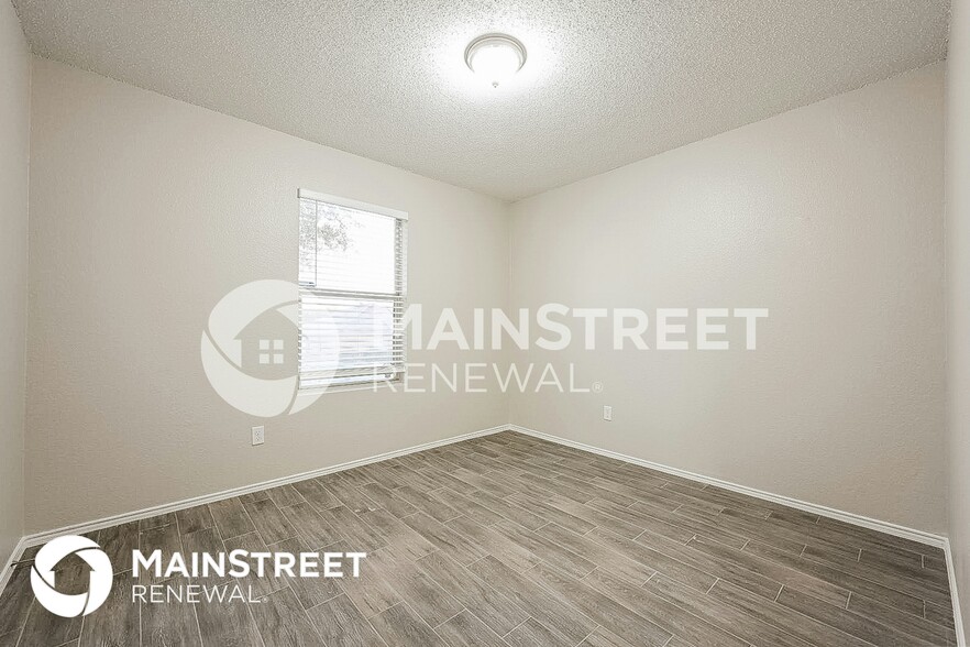 Building Photo - 704 Panola Dr