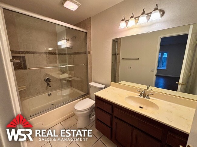 Building Photo - Spacious 5 Bedroom Home Near Victoria Ave with Easy Freeway Access