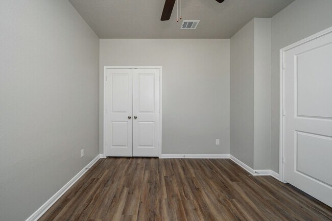 Building Photo - Live, love, and grow in this charming townhome!
