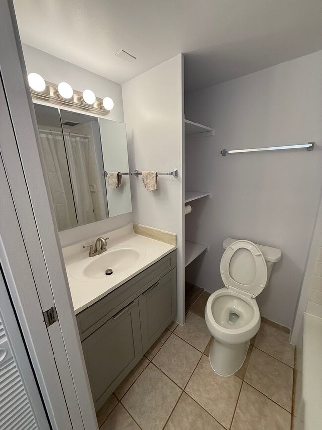 Building Photo - Kapiolani Terrace #706- Super convenient location!!! with ASSIGNED PARKING STALL!!