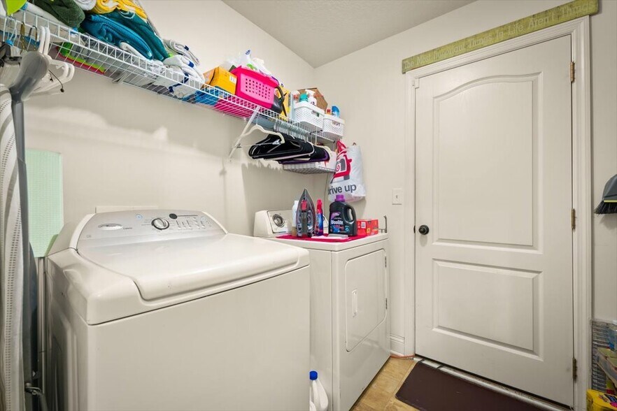 Building Photo - 11829 Carolwood Ln