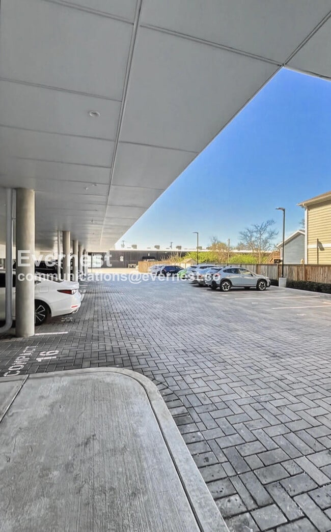 Building Photo - 500 Merritt Ave