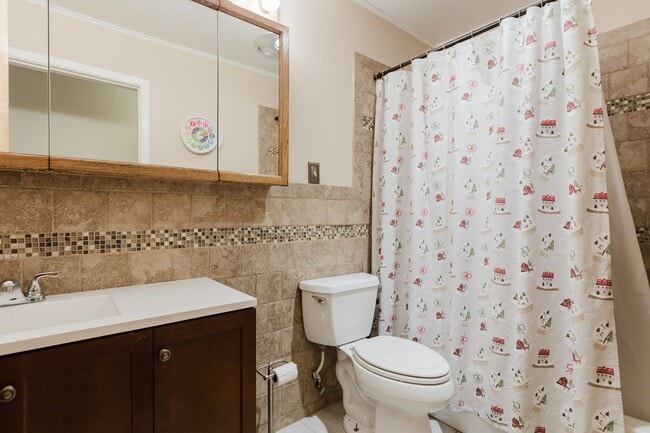 Building Photo - Spacious 3 Bedroom Home with Solar Panels and a Pool