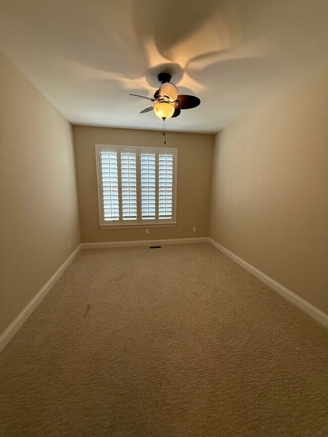 Building Photo - 36 Sag Harbor Ct