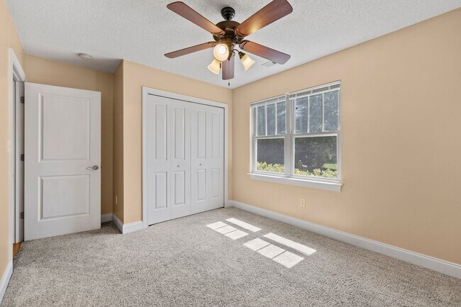 Building Photo - Delightful 3-Bedroom, 2-Bathroom with Fenc...