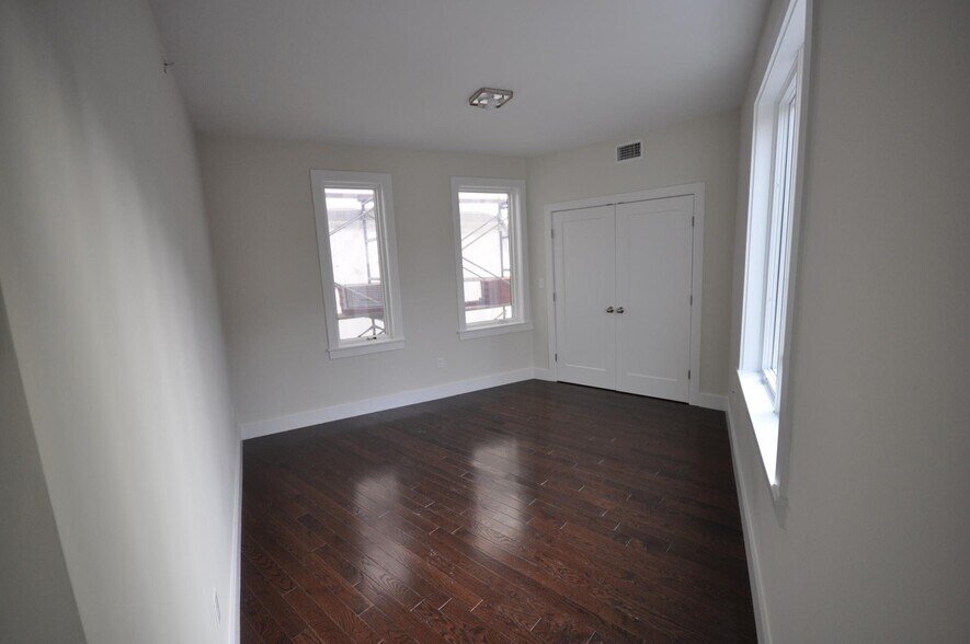 Building Photo - 30 Sussex St