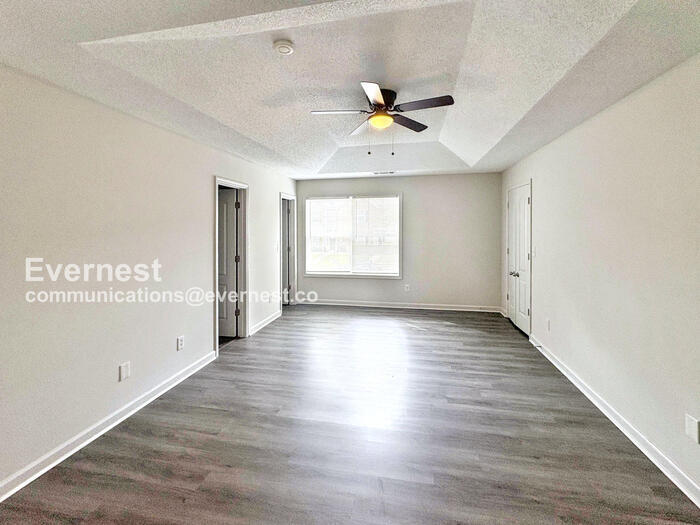 Building Photo - 8646 Thomas Ln