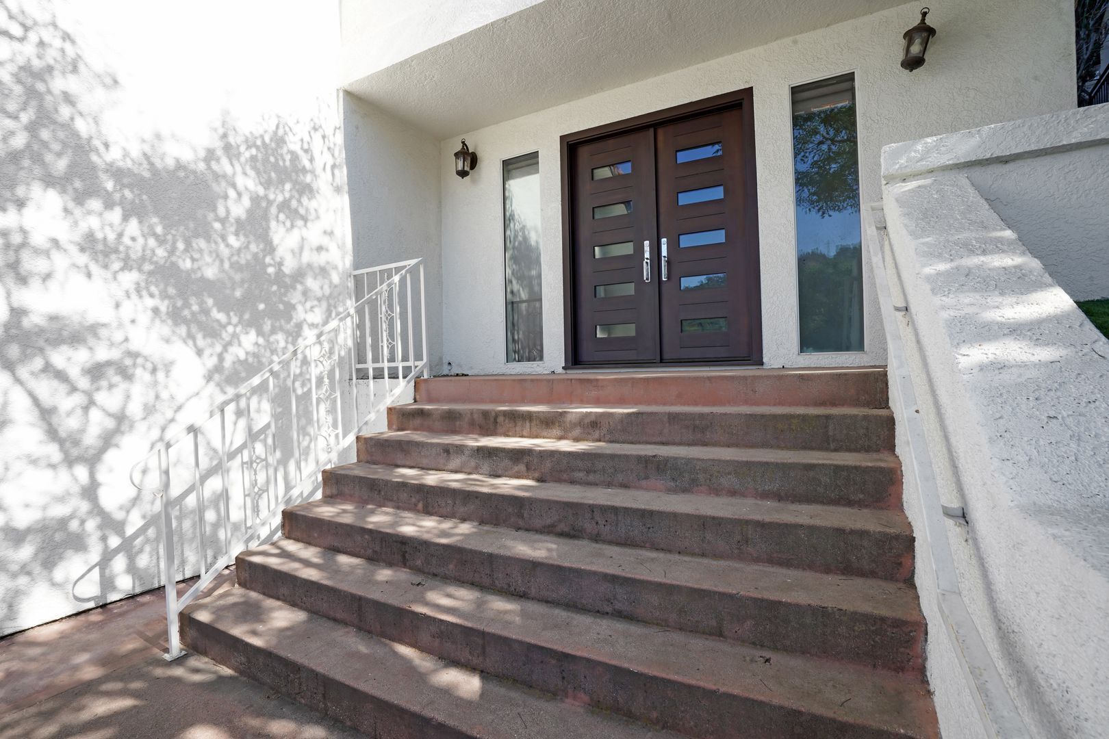 Building Photo - Experience Modern Luxury in this Stunning 4-Bedroom Smart Home in the Heart of 90027