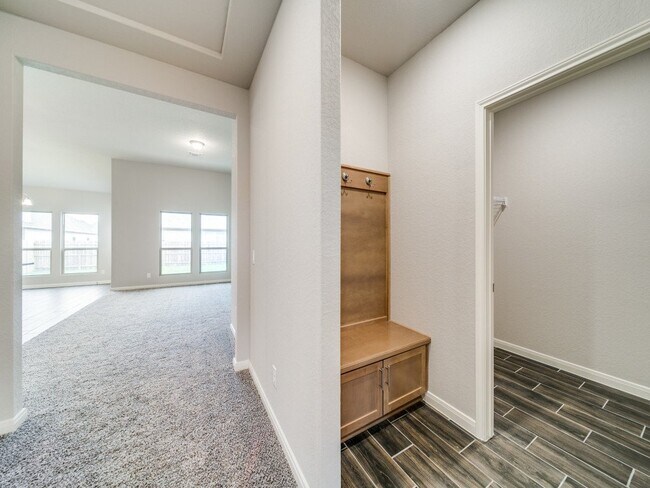 Building Photo - 205 Stag Way