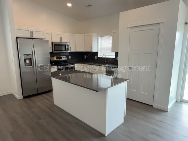 Building Photo - 147 Buena Vista Dr