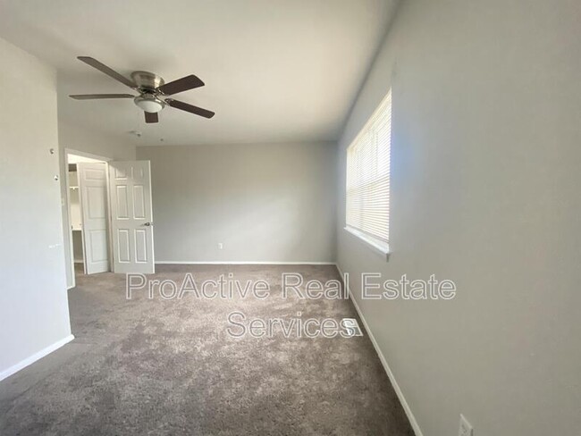 Building Photo - 1013 Dubose Dr