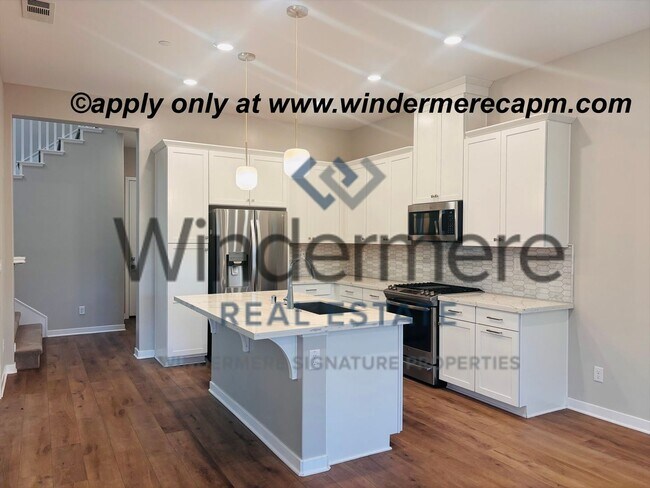 Building Photo - Modern Living in the heart of McKinley Village!