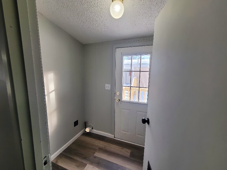 Building Photo - 72 Deerwood Park