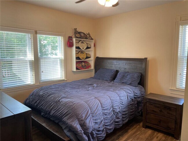 Building Photo - 11 Isabella Ave